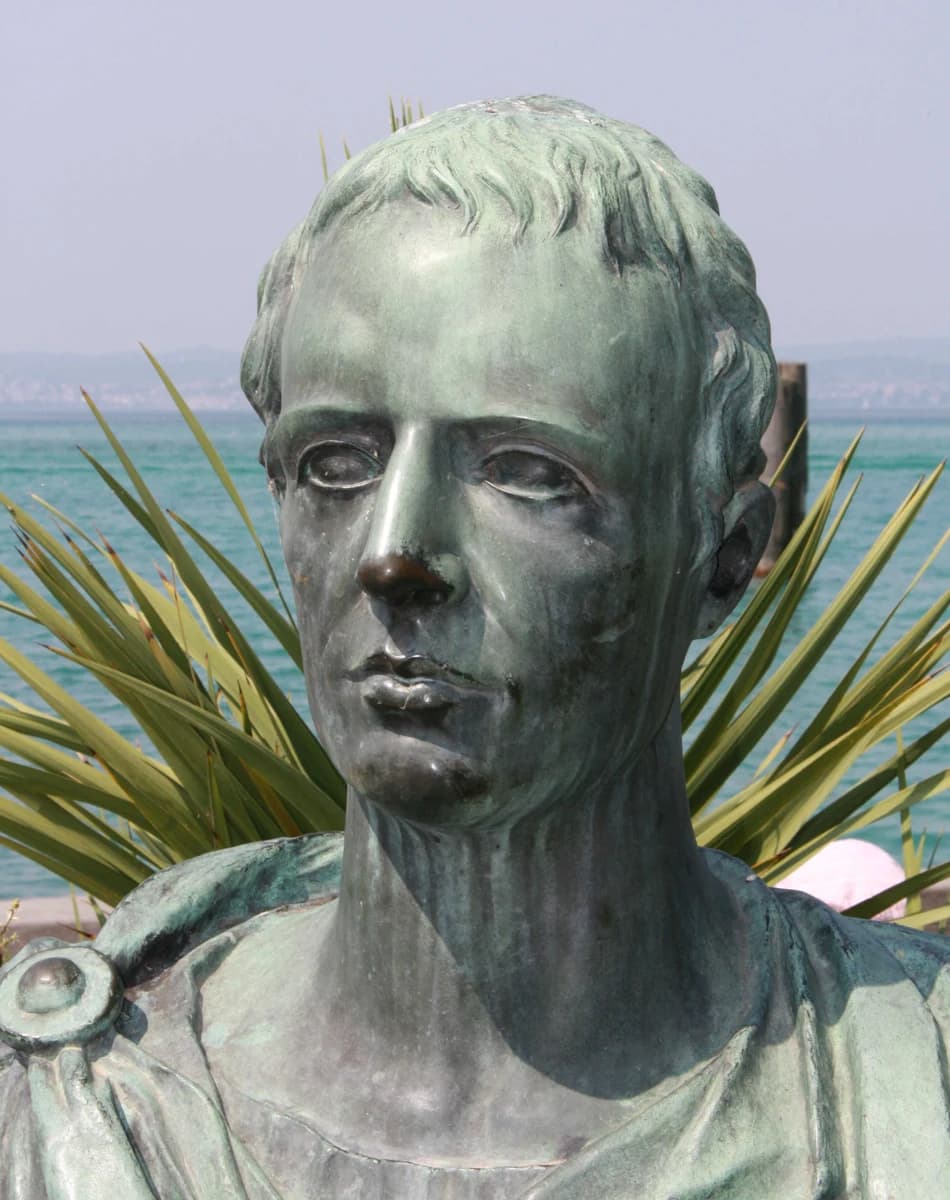 Modern statue in Sirmione